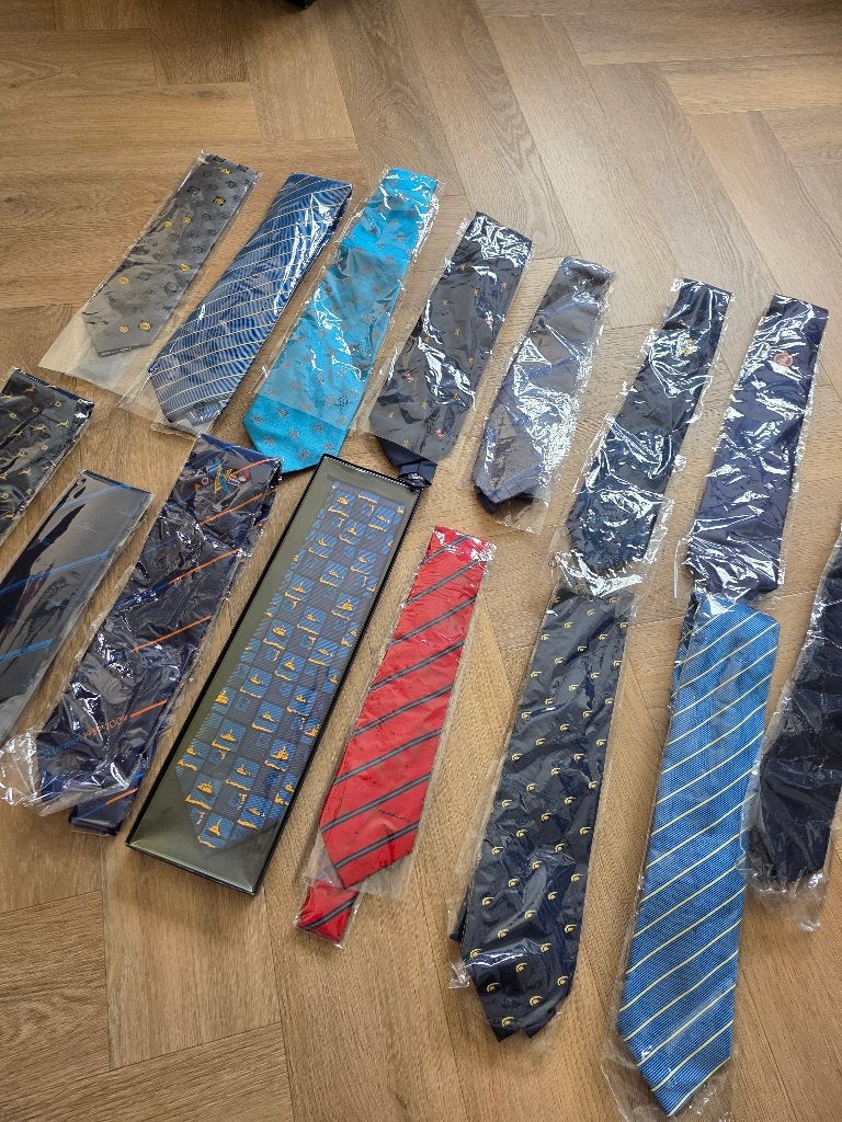 Collectie stropdassen met o.a shell - middelburg - mazda, Ophalen of Verzenden, Nieuw, Overige kleuren, Met patroon