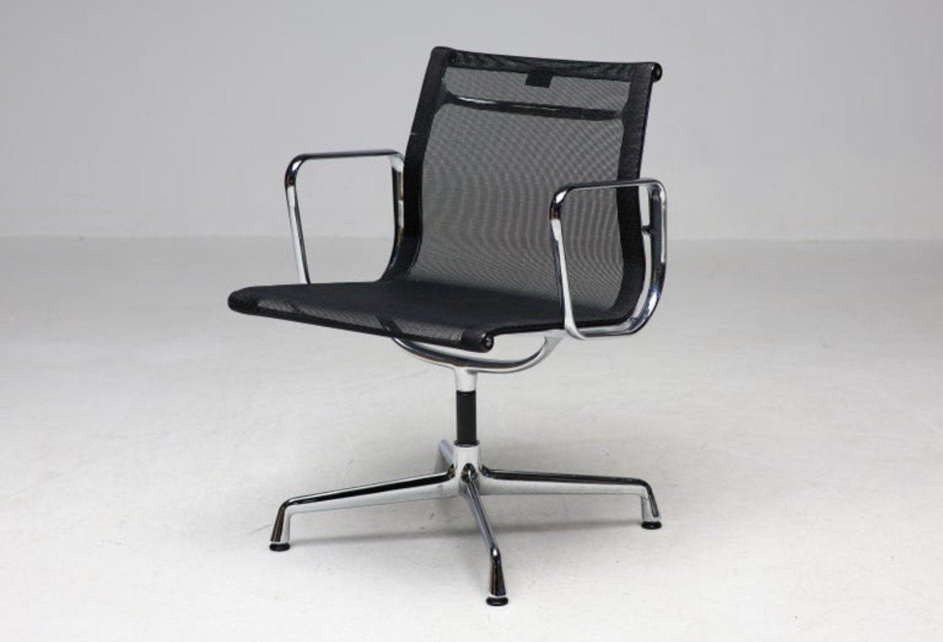 Set van 4 Vitra EA108 Netweave Swivel Conference Chairs, Ophalen, -, Zwart, -
