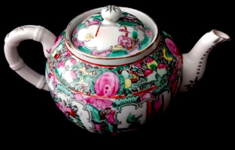 Vintage Macau Famille Rose theepot, Antiek en Kunst, Ophalen of Verzenden