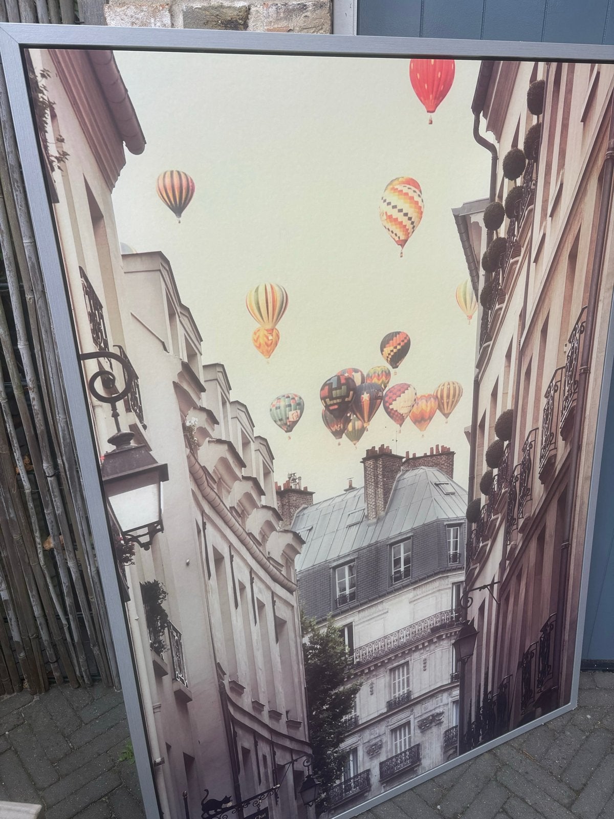 Grote print met luchtballonnen boven Parijs, Gebruikt, Ophalen of Verzenden, Print, 75 – 100