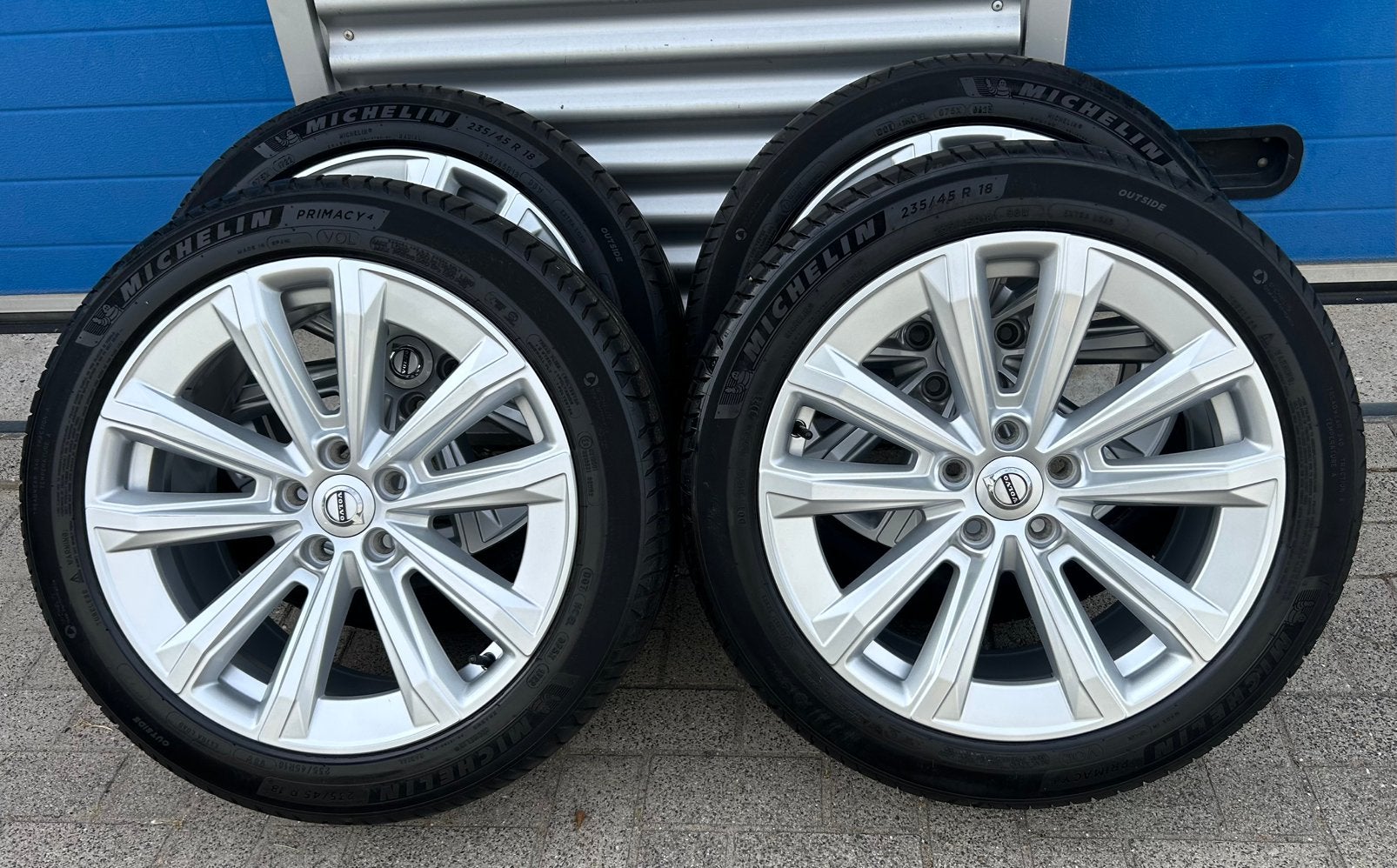 Nette 18 inch Volvo velgen 235-45-18 zomerbanden S60 en V60, 18 inch, Gebruikt, Banden en Velgen, Ophalen of Verzenden