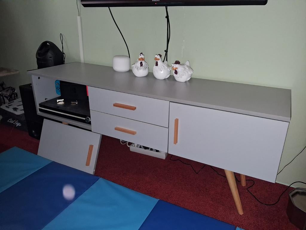 Lichtgrijze TV meubel Alavus - 140 cm, Huis en Inrichting, Kasten | Televisiemeubels, Nieuw, Minder dan 100 cm, 100 tot 150 cm