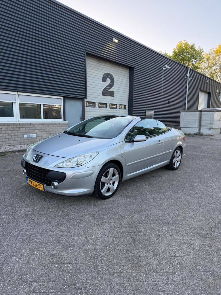 Peugeot 307 2.0 16V CC 2007 Grijs met wat schade, Auto's, Voorwielaandrijving, Zwart, 4 cilinders, Cabriolet