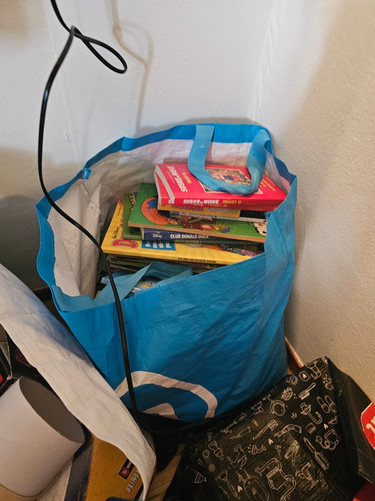 Grote tas vol Suske en Wiske, Donald Duck en meer, Boeken, Stripboeken, Meerdere stripboeken, Ophalen, Gelezen