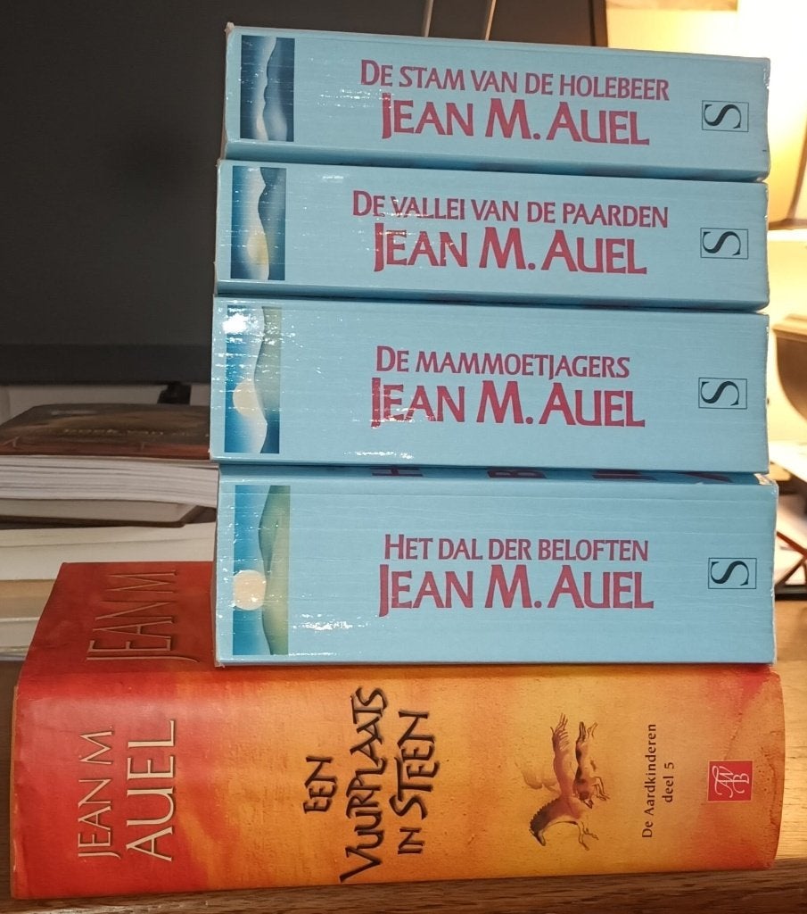 Auel, Jean M. - De aardkinderen. 5 delen., Boeken, Ophalen of Verzenden, Gelezen, Jean M. Auel