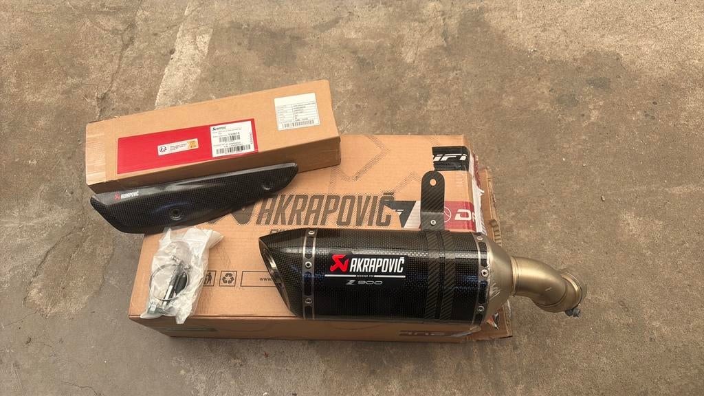 Kawasaki Z900 2025 2026 uitlaat Akrapovic demper Z 900 sport, Motoren, Gebruikt, Akrapovic, Ophalen of Verzenden, Akrapovic
