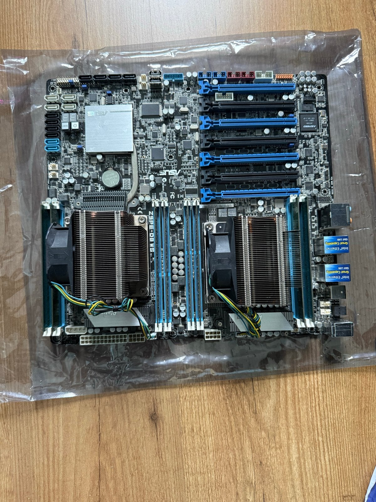 ASUS Z9PE-D8 WS Moederbord met 2x Intel Xeon E5-2697 v2 32gb, Computers en Software, Ophalen of Verzenden, Gebruikt, Intel, DDR3