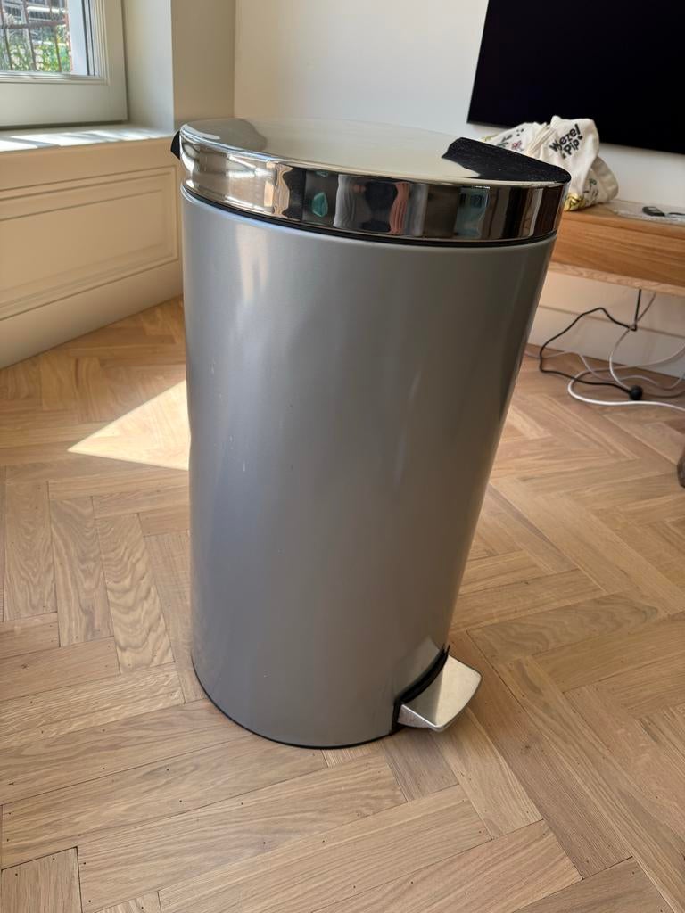 Brabantia prullenbak grijs, gebruikt, Ophalen, Met pedaal, 50 tot 75 cm, Zo goed als nieuw