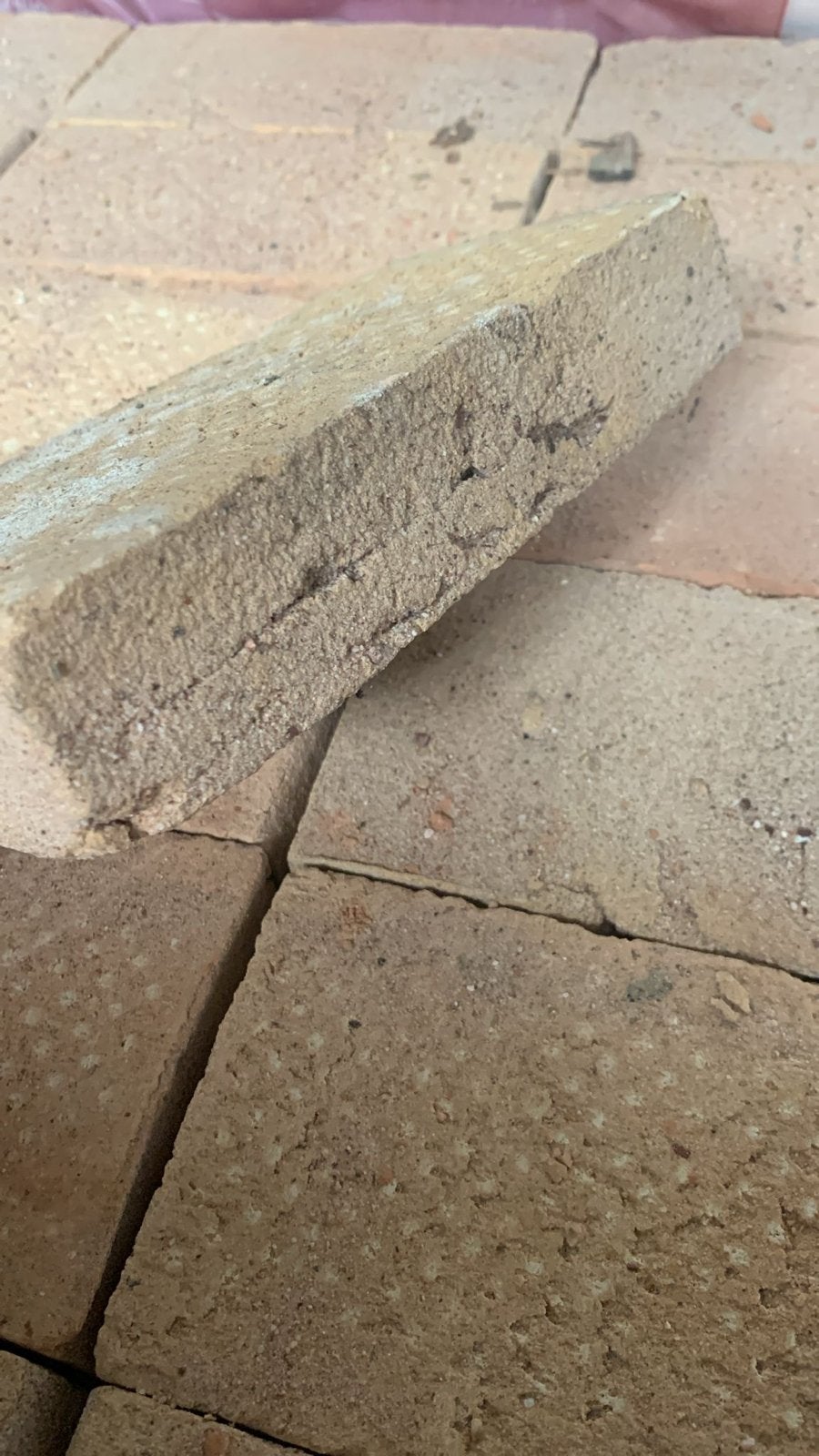 880 stuks Geel Genuanceerd HV VF bakstenen, Ophalen, Nieuw, Bakstenen