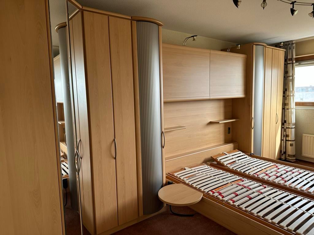 Slaapkamer meubelset: bed (180cm) en kastenwand (400cm), Ophalen, Gebruikt, Tweepersoons