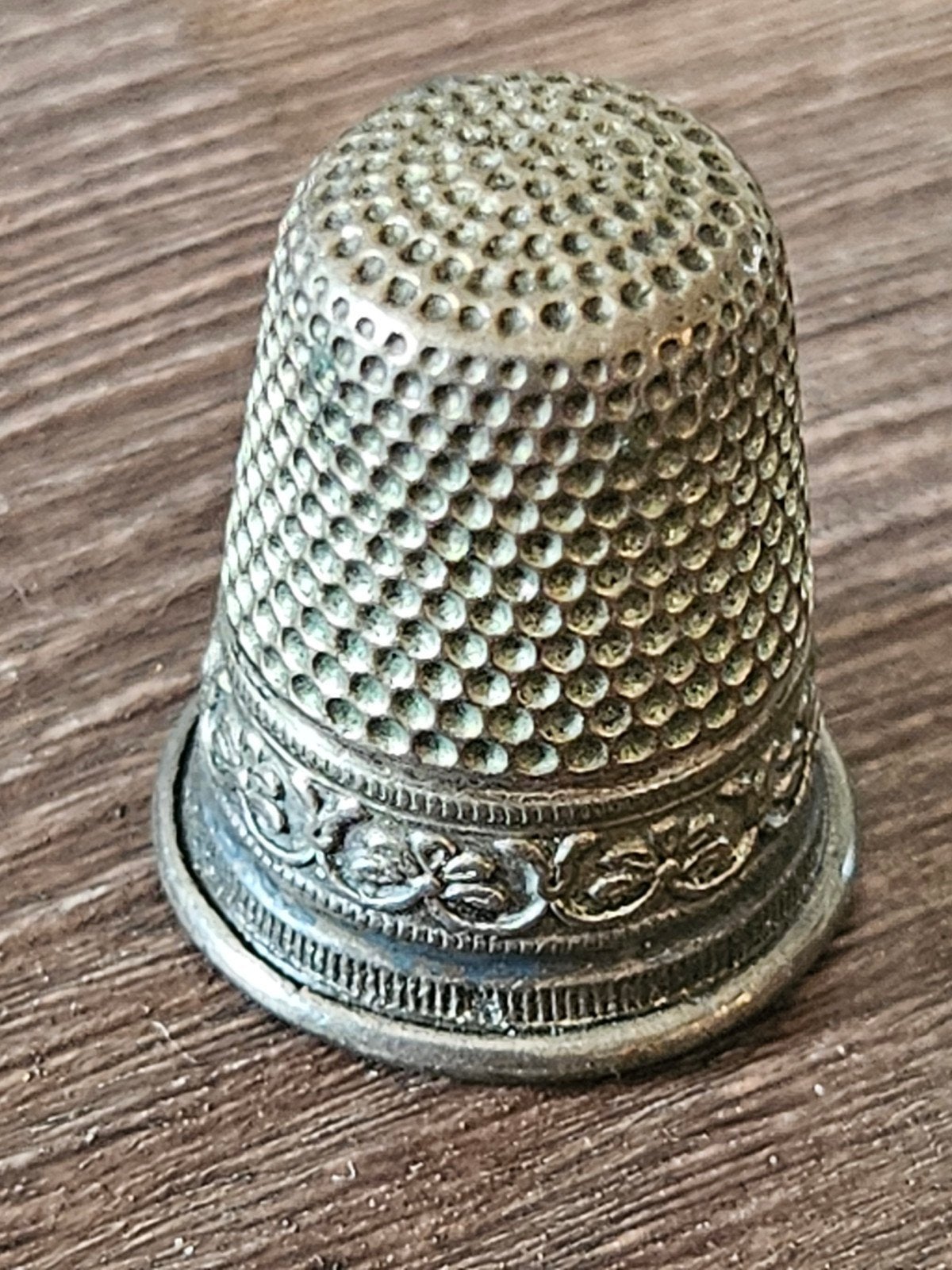 Antieke vingerhoed met decoratie, Ophalen of Verzenden