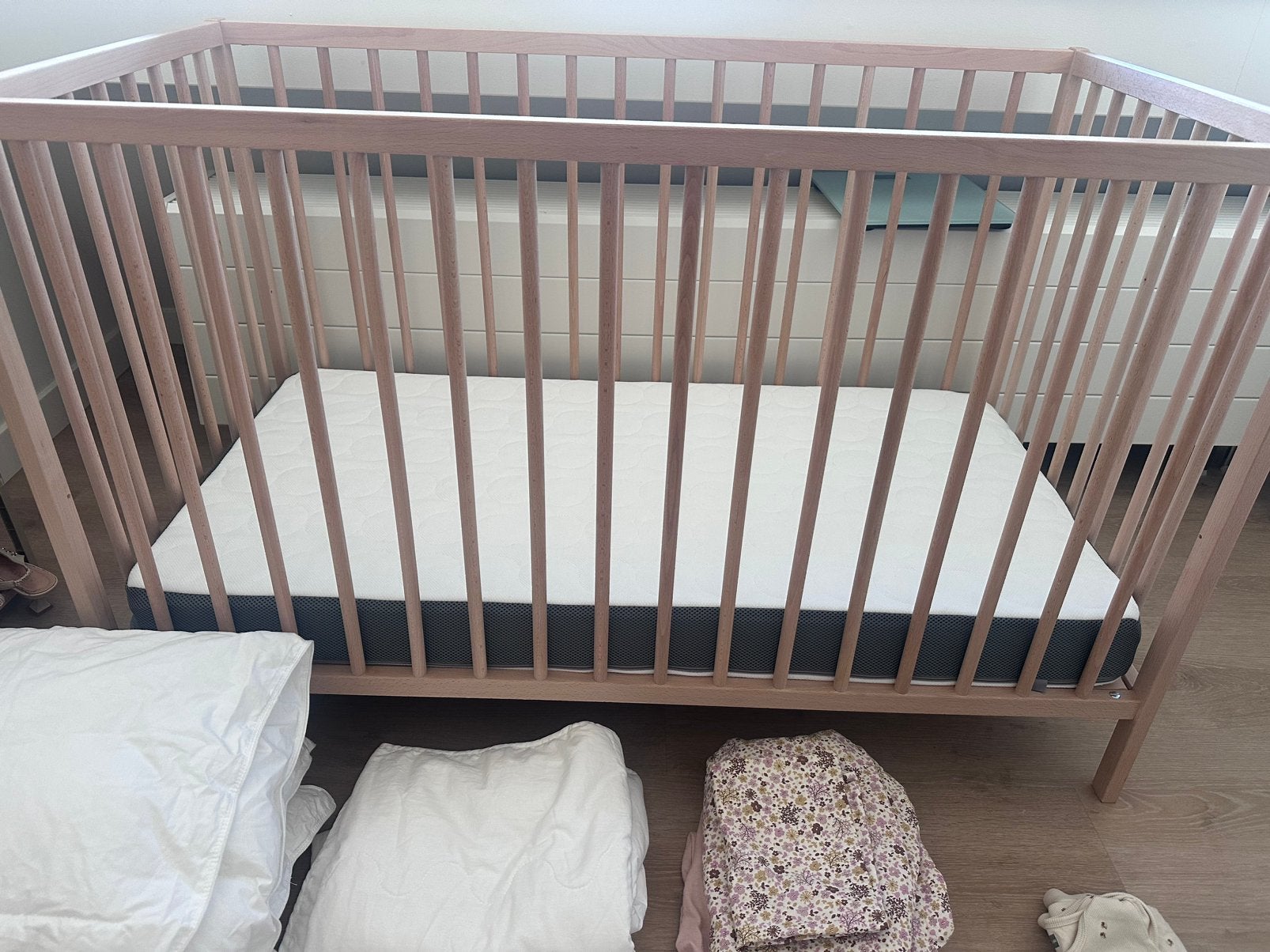 Ledikant ( met matras dekens etc ), Kinderen en Baby's, Ophalen, Zo goed als nieuw, Ledikant