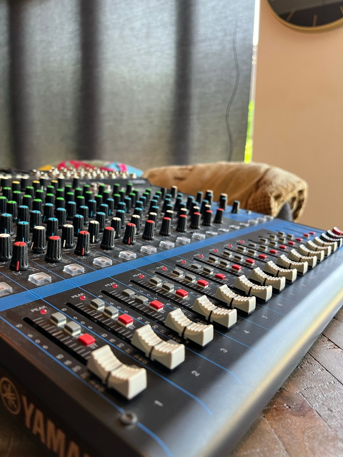 Yamaha MG16XU 16-kanaals Mixer met USB Audio Interface, Ophalen, Zo goed als nieuw, 10 tot 20 kanalen, Microfooningang
