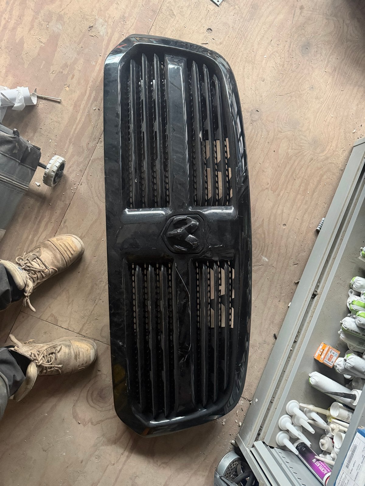 Dodge Ram Grille met binnen gril - Licht gebruikt, Gebruikt, Voor, Ophalen of Verzenden, Dodge