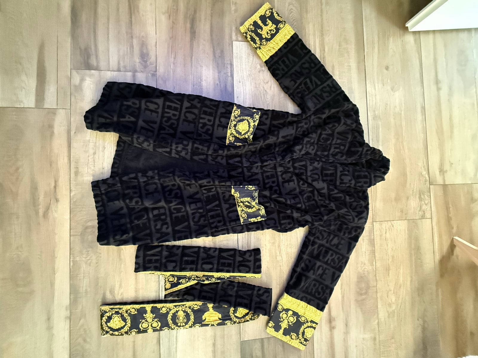 Versace Badjas Maat M - Zwart met Goud, Ophalen of Verzenden, Zo goed als nieuw, Zwart, Overige typen