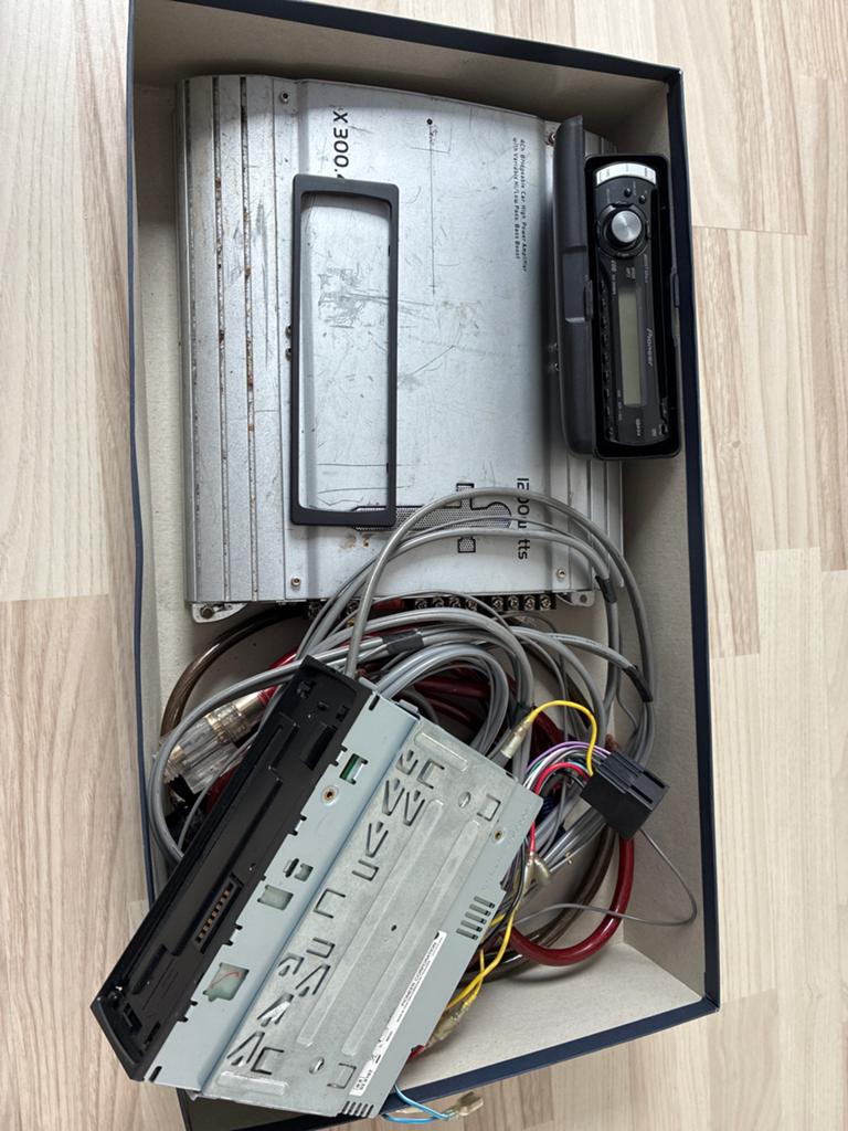 Pioneer autoradio met versterker en kabels, Ophalen of Verzenden, Gebruikt