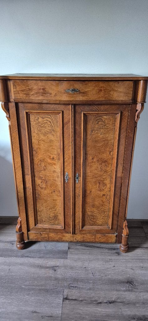 Antieke houten kast met lade, Ophalen