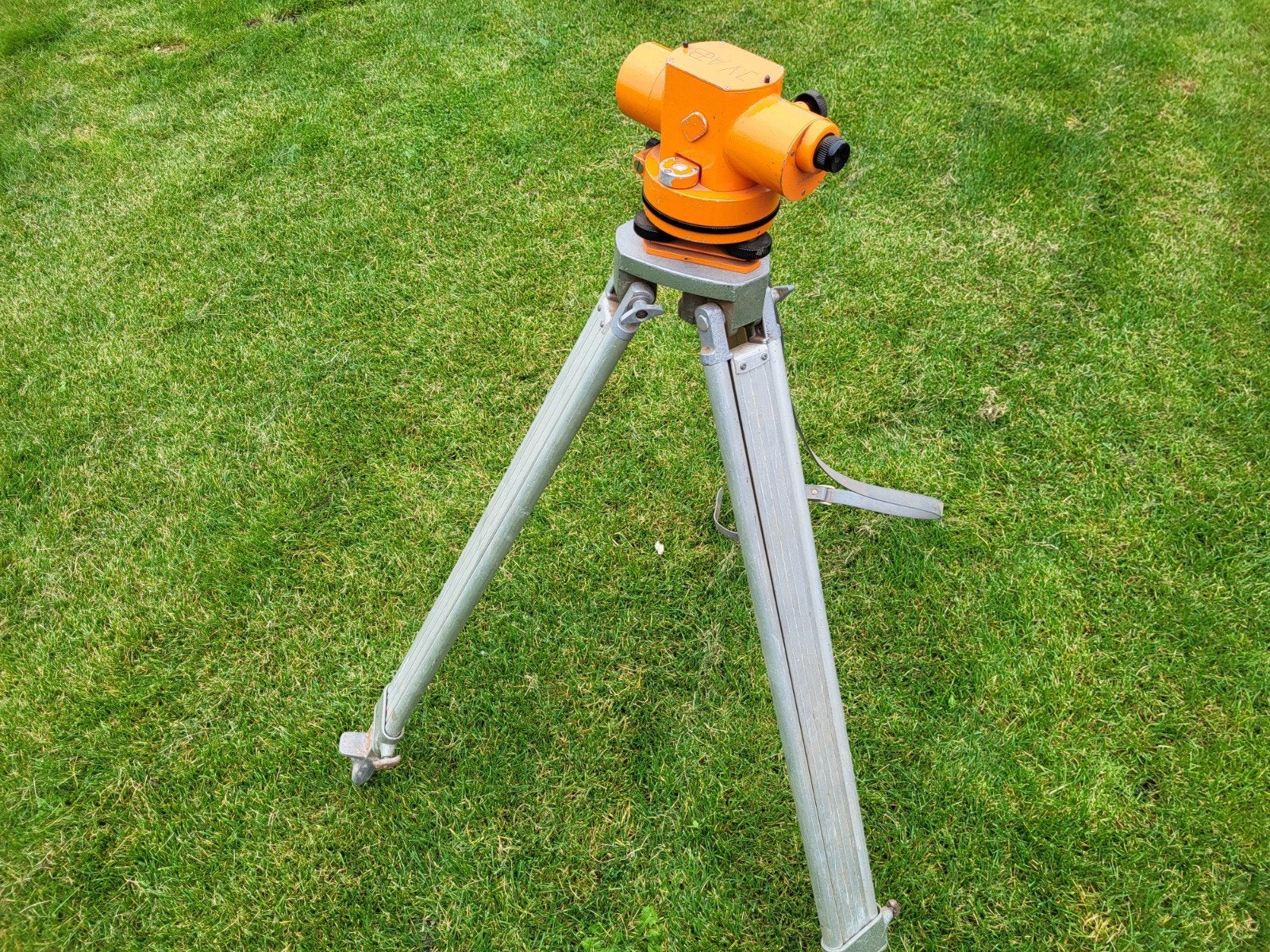 waterpasinstrument met statief, Ophalen