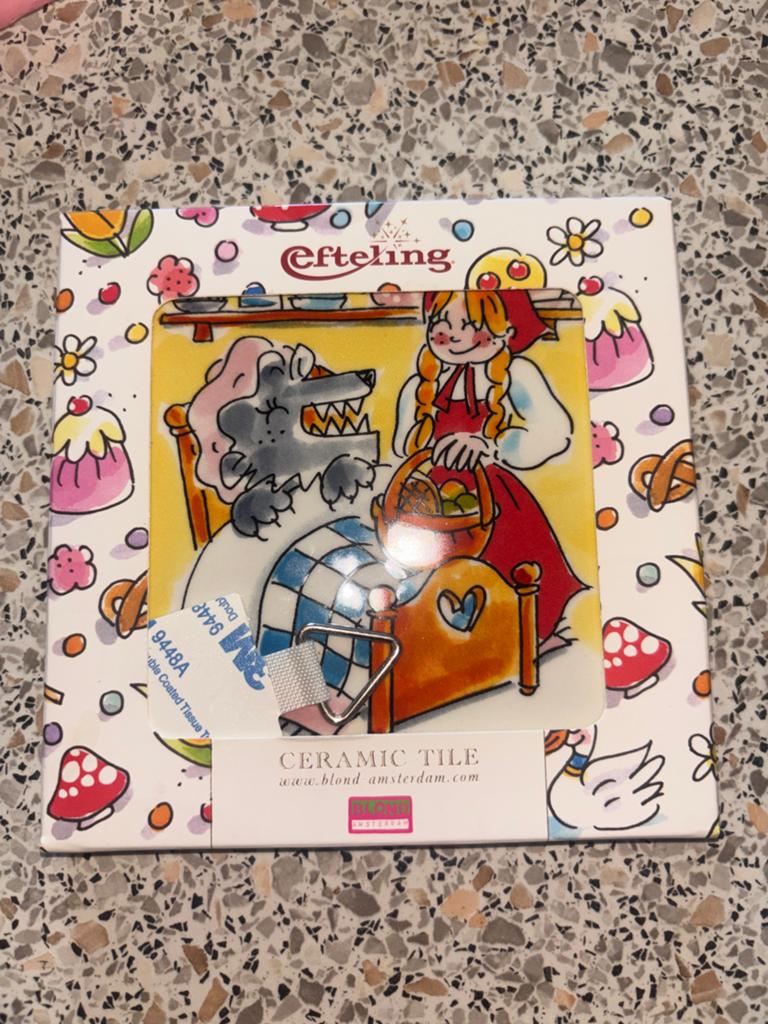 Efteling Roodkapje en de Wolf Keramische Tegel Blond, Ophalen of Verzenden, Nieuw, Gebruiksvoorwerp