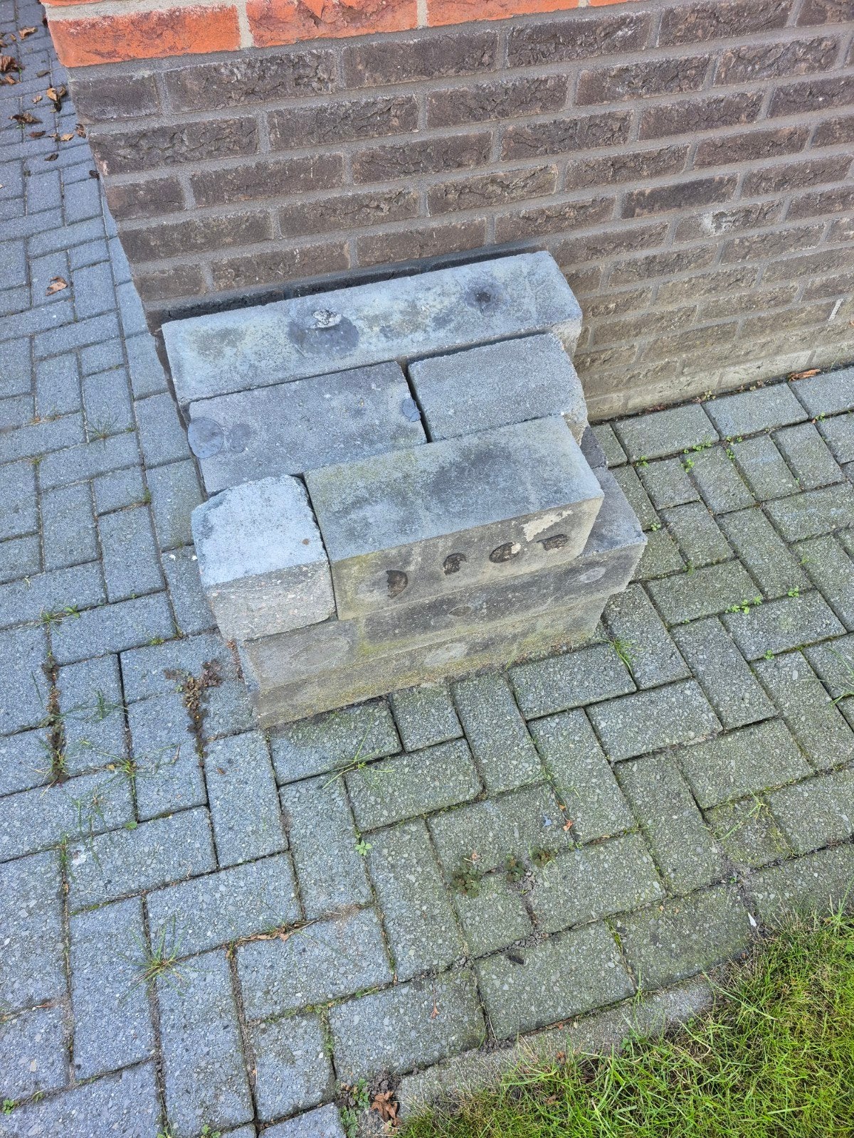 Gratis betonnen stapelblokken antraciet kleur, Ophalen, Gebruikt, Overige typen, Minder dan 5 m²