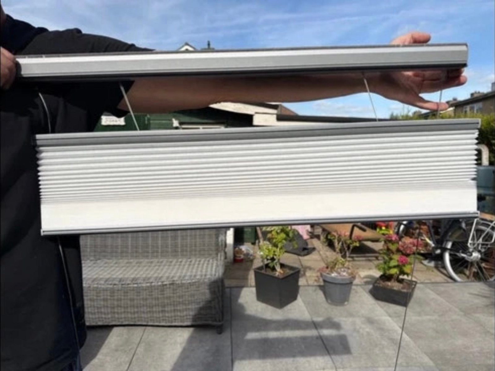 Luxaflex Plisségordijn - Grijs/Wit (723x1670 mm), Ophalen, Zo goed als nieuw, Grijs, Plisségordijn