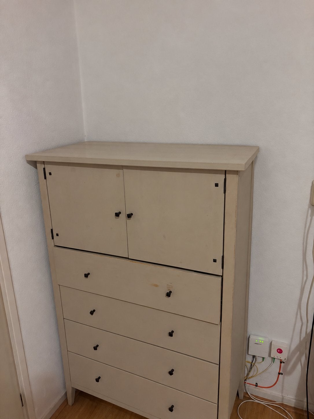 Beige houten ladekast met deurtjes en 4 lades, Ophalen, Gebruikt, 3 of 4 laden, Minder dan 100 cm