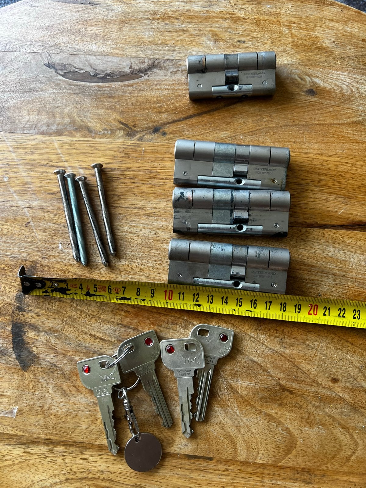 4 cilinders met sleutels: 3x 47,5-32,5 en 1x 32,5-32,5, Verzenden, Gebruikt, Overige materialen, Slot