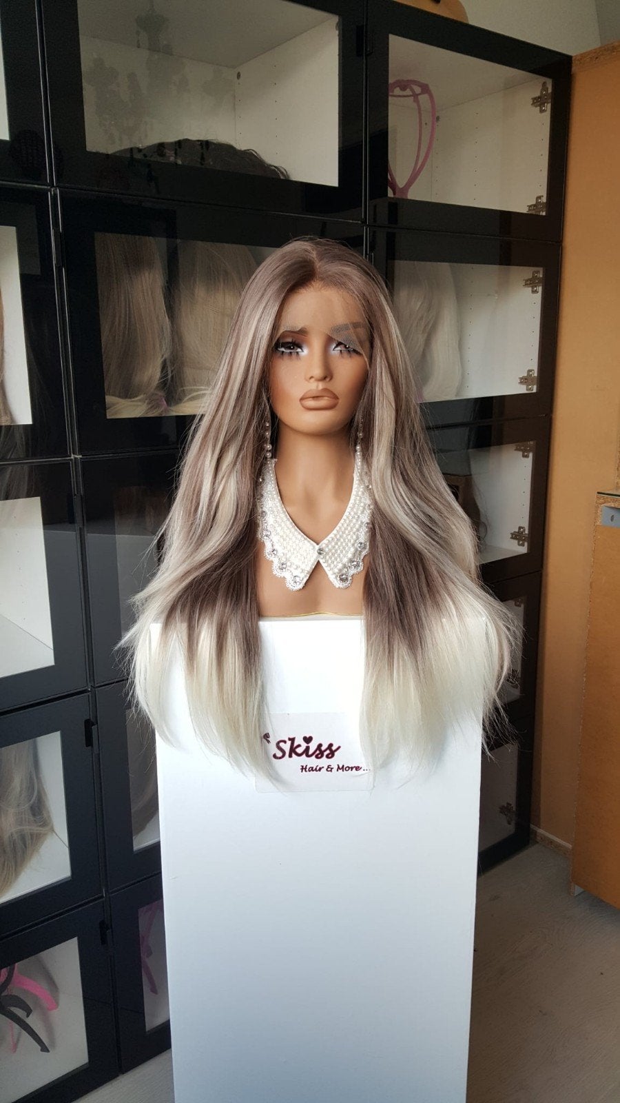 Luxe Lace Pruik: Assigbruin met blond  gemixt - Stijl -, Ophalen of Verzenden, Nieuw, Pruik of Haarverlenging