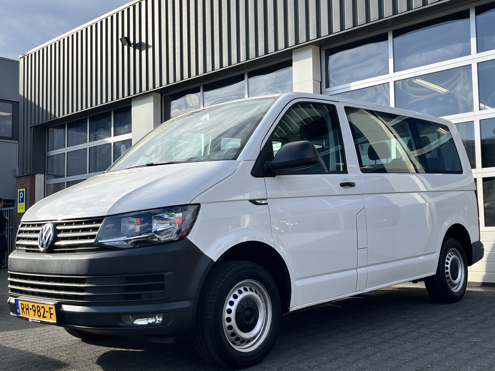 Volkswagen Transporter Kombi 2.0 TDI L1H1 BTW en BPM VRIJ! 9, Auto's, Stof, Gebruikt, 150 pk, 255 €/maand