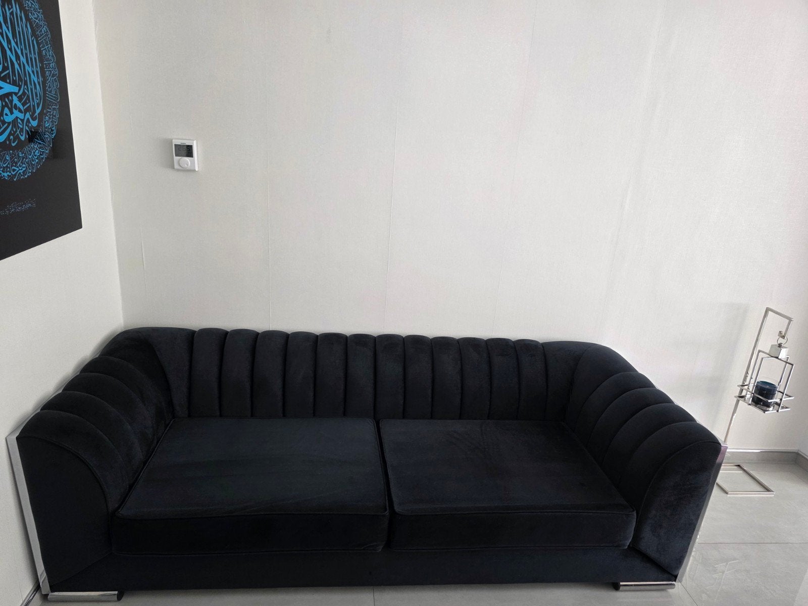 Luxe Stijlvolle Zwarte Bank met Chrome Details, Ophalen, Gebruikt, Driepersoons, 75 tot 100 cm