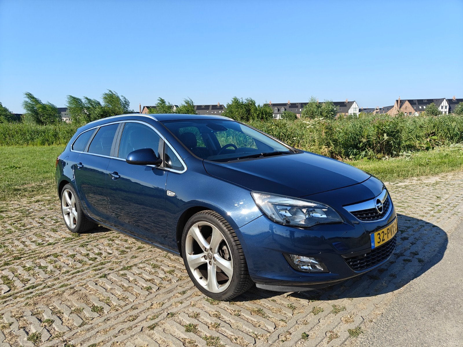 Opel Astra 1.4 Turbo Tourer, automaat, luxe uitvoering, Zwart, 4 cilinders, Blauw, Navigatiesysteem