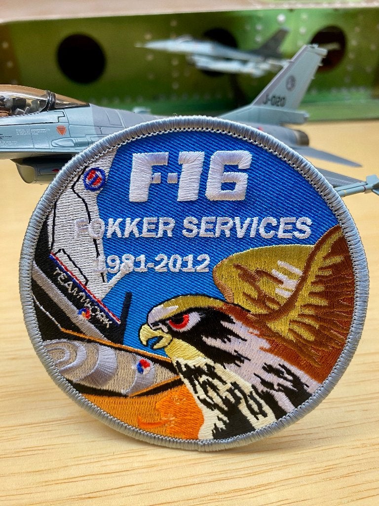 F-16 patch Fokker services Swirl KLU RNLAF, Ophalen of Verzenden, Zo goed als nieuw, Patch, Badge of Embleem