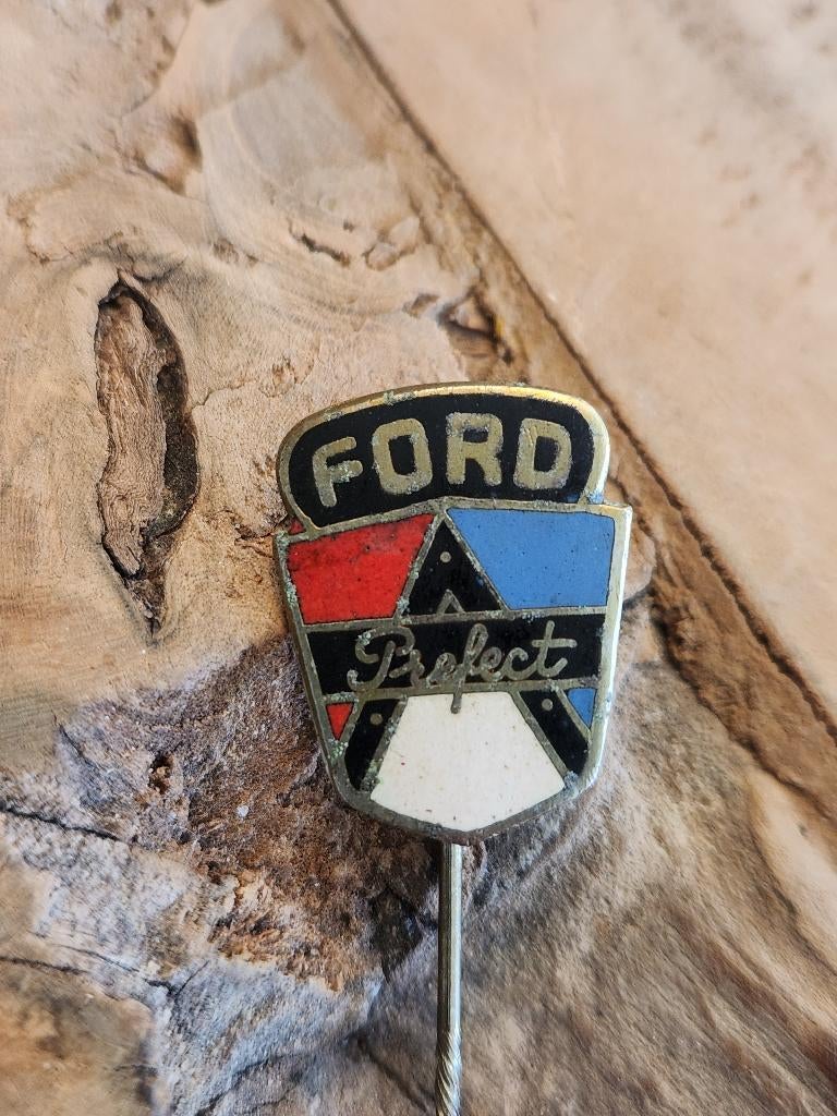 Speldje - Ford prefect pin, Ophalen of Verzenden, Gebruikt, Transport, Speldje of Pin