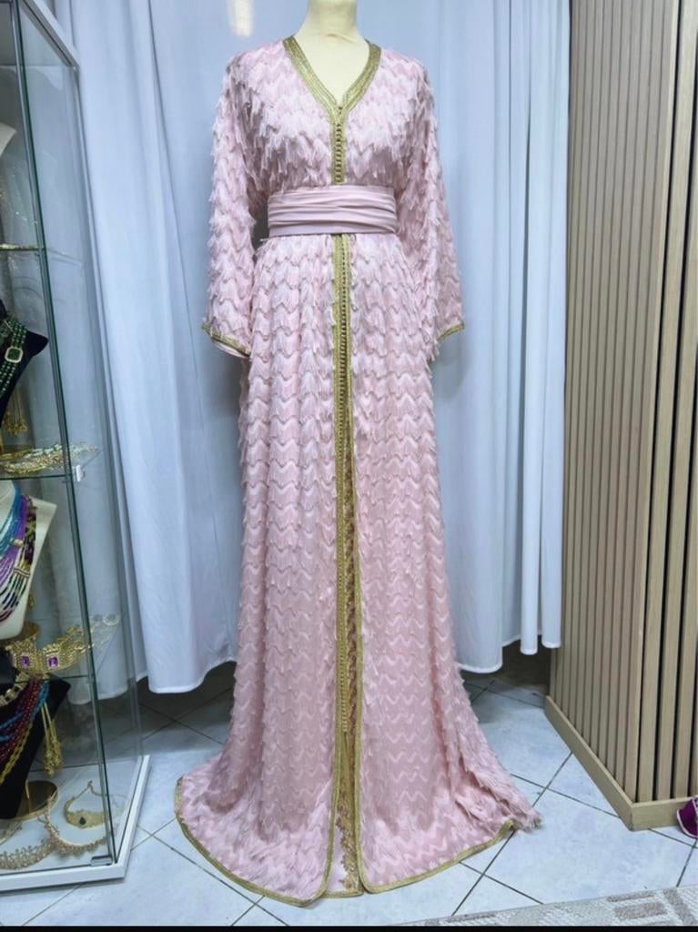 Elegante Roze Kaftan Takchita met Borduurwerk maat 40-48, Overige typen, Maat 46/48 (XL) of groter, Ophalen of Verzenden, Zo goed als nieuw