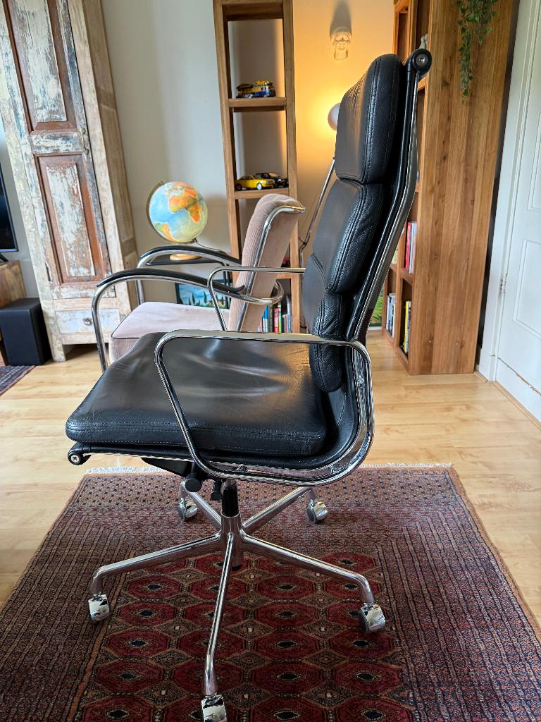 VITRA EA219 Soft Pad refurbished bureaustoel - zwart leder, Ophalen, Gebruikt, Zwart, Bureaustoel