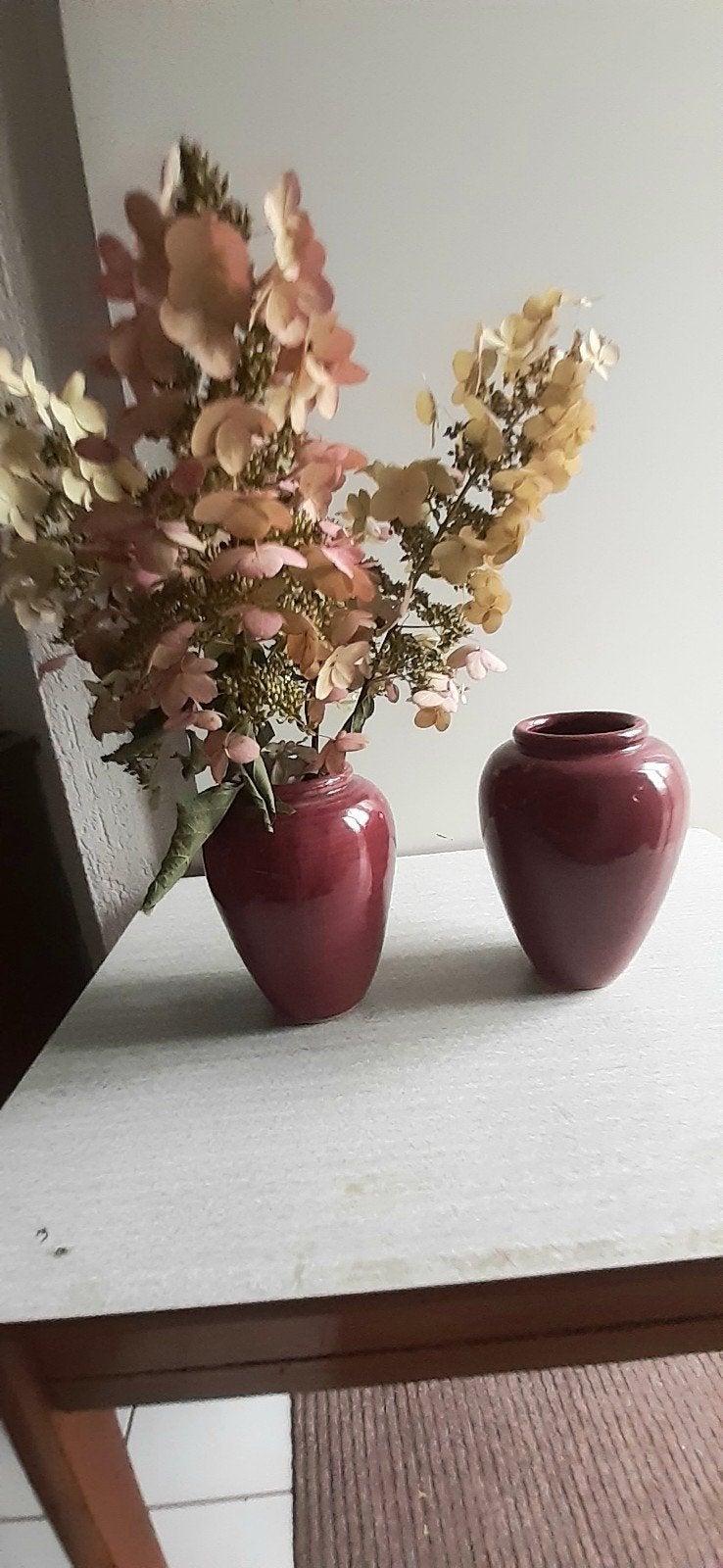 2 identieke vazen warm wijnrood  nieuw H19,5 cm, Ophalen, Overige kleuren, Aardewerk of Porselein, Nieuw