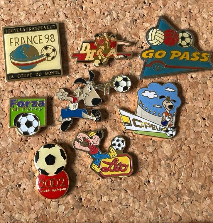 Voetbal pins Speldjes Collectie - WK 1998, 2002 en meer, Gebruikt, Overige typen, Ophalen of Verzenden, Overige sporten
