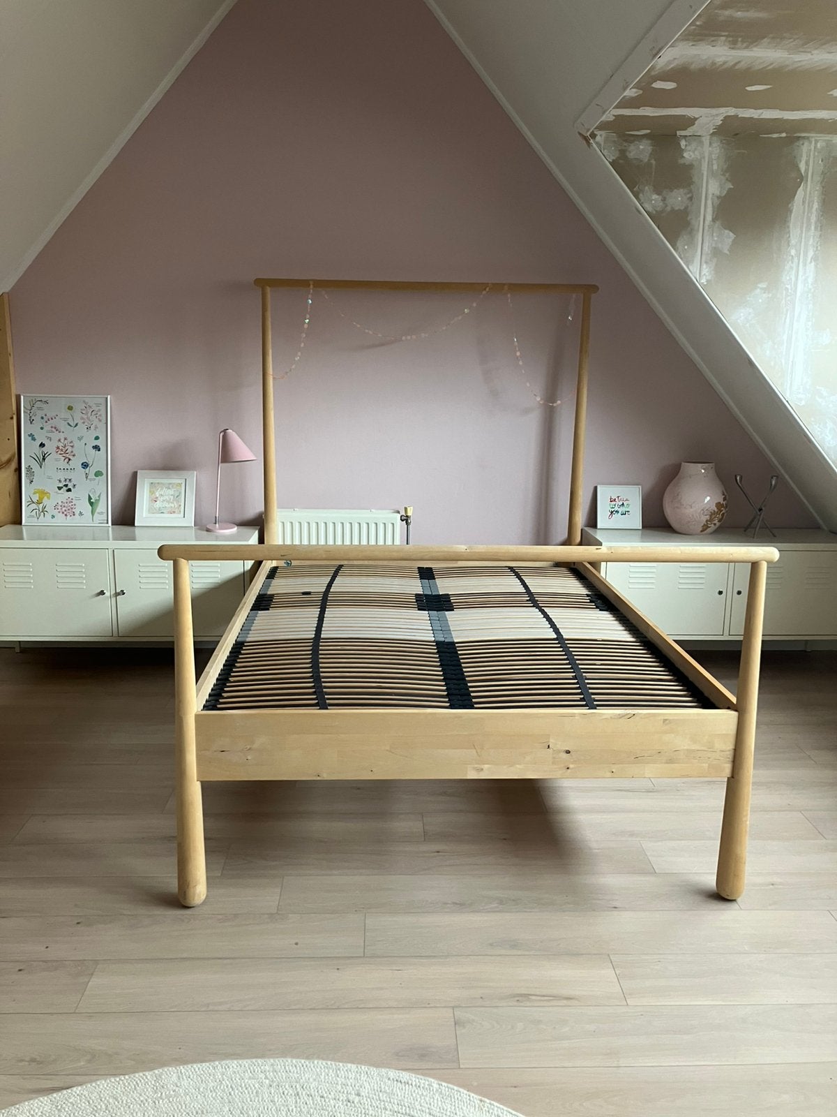 Ikea GJÖRA bedframe 140 x 200 + LEIRSUND lattenbodem, Ophalen, 140 cm, Zo goed als nieuw, 200 cm