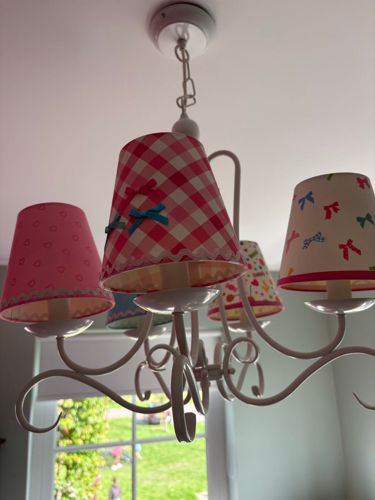 Lief! hanglamp met vrolijke kapjes voor kinderkamer, Ophalen of Verzenden, Gebruikt, Metaal, E14 (klein)