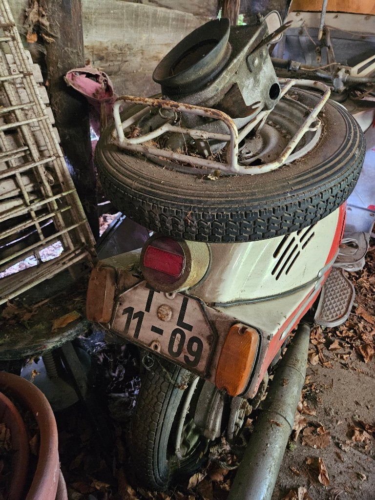 Iwl sr 59 oostduitse Berlin scooter- Opknapper, Fietsen en Brommers, Brommers | Oldtimers, Maximaal 45 km/u, Ophalen, Overige merken