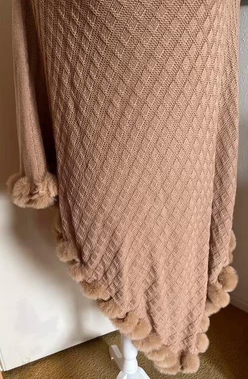 Poncho one size [dmv], Kleding | Dames, Ophalen of Verzenden, Zo goed als nieuw, Maat 42/44 (L), Beige