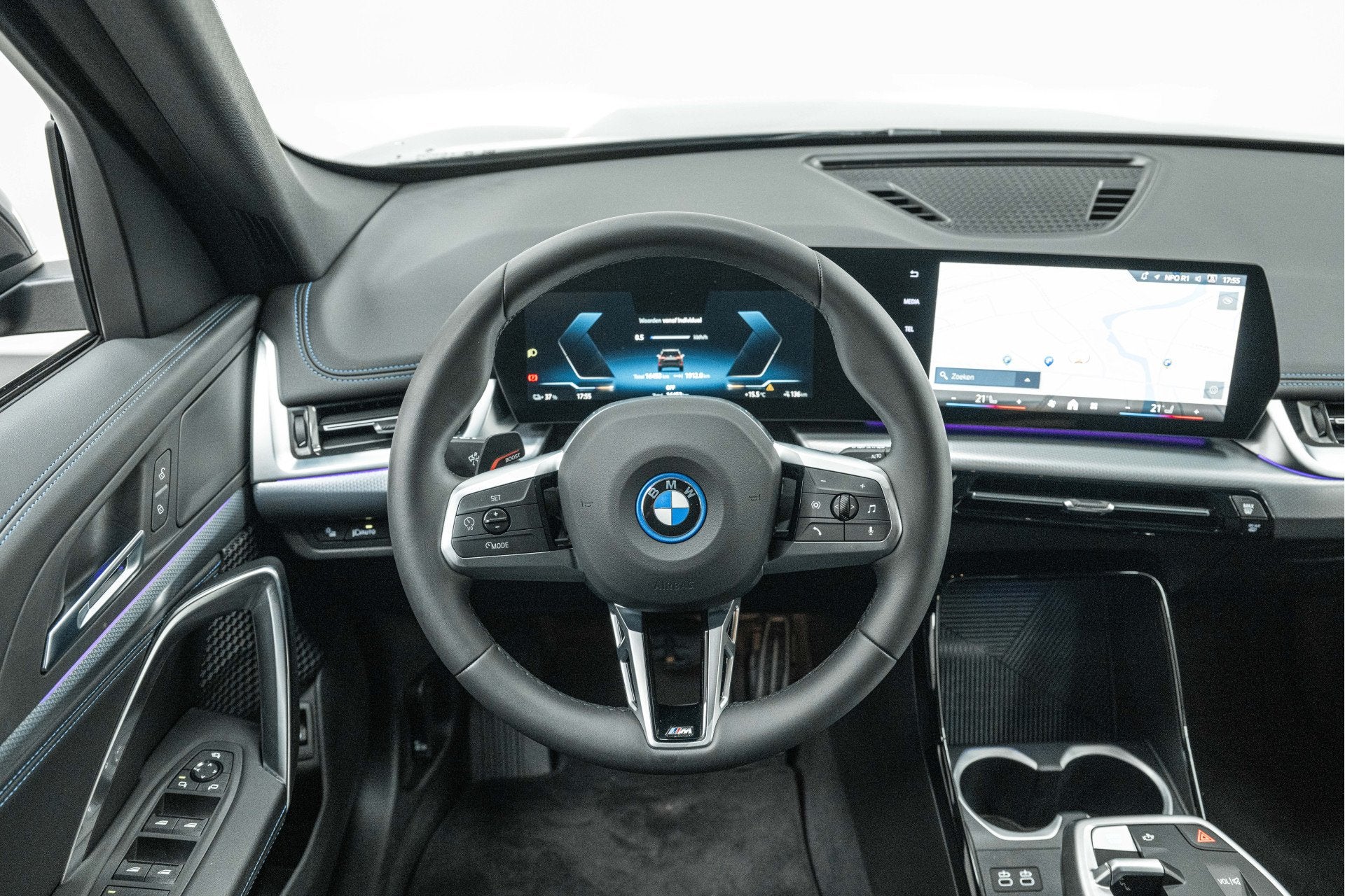 BMW iX1 xDrive30 M Sport / Sportstoelen / M Adaptief onderst, Auto's, Automaat, Gebruikt, Zwart, Met garantie (alle)