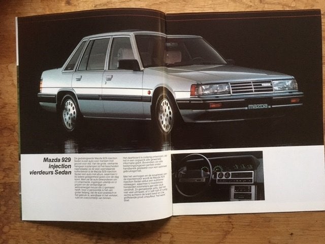 Mazda 929 injection brochure (vierdeurs Sedan, tweed. Coupé), Mazda, Ophalen of Verzenden, Zo goed als nieuw, Mazda