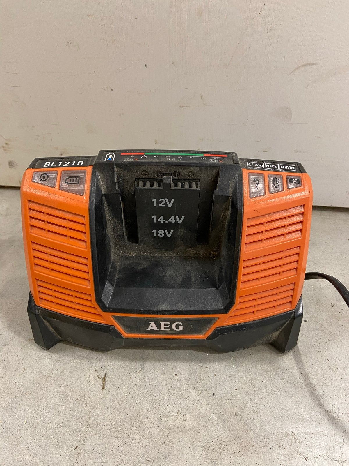AEG BL1218 Acculader 12V-18V, Ophalen of Verzenden, Gebruikt