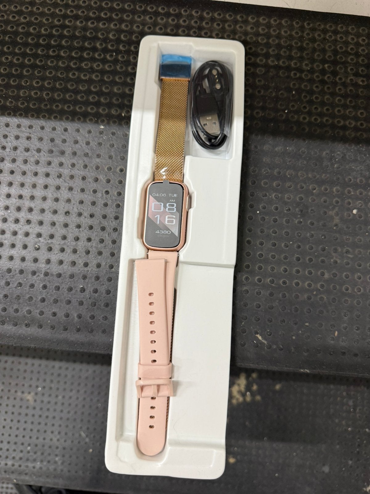 Smartwatch fitness tracker – Nieuw in doos, 2 bandjes, Ophalen of Verzenden, Zo goed als nieuw, Roze, Jongen