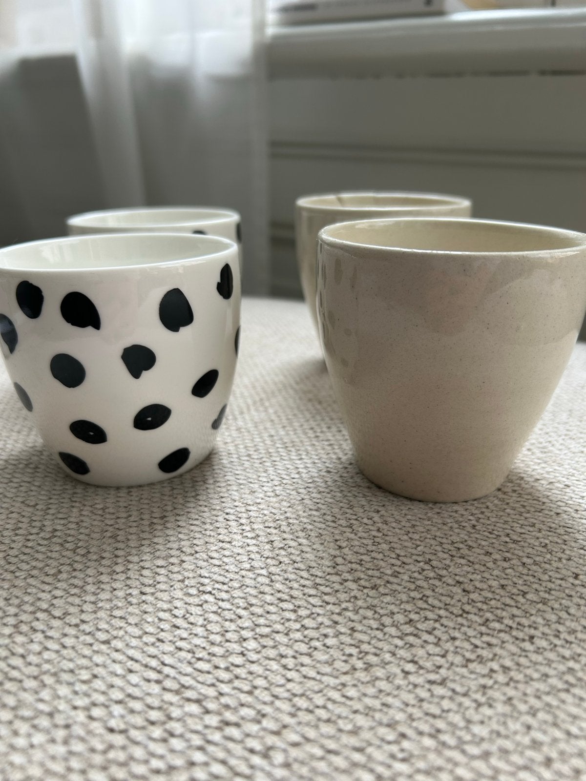 Set van 4 kopjes, waarvan één gelijmd, Gebruikt, Keramiek, Ophalen of Verzenden, Overige stijlen