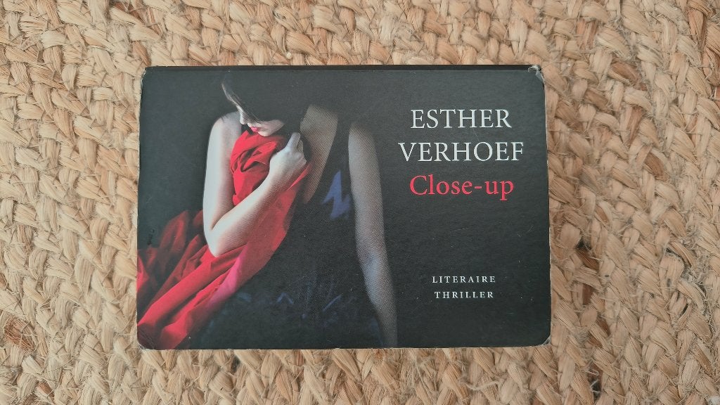 Esther Verhoef Close-up - Dwarsligger 9789049800017, Ophalen of Verzenden, Zo goed als nieuw