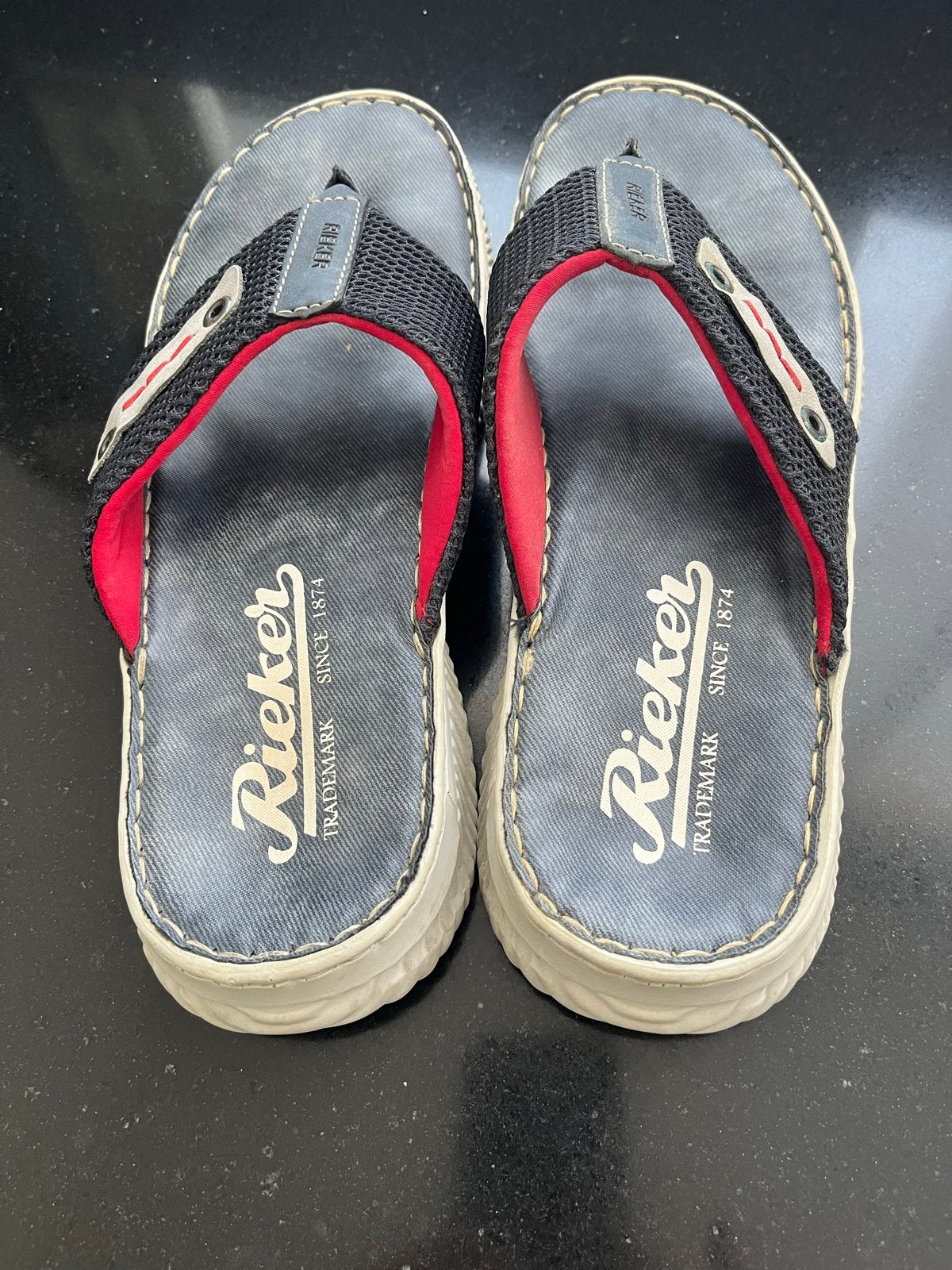 Rieker heren slippers - Zo goed als nieuw, Kleding | Heren, Schoenen, Ophalen of Verzenden, Zo goed als nieuw, Zwart, Slippers