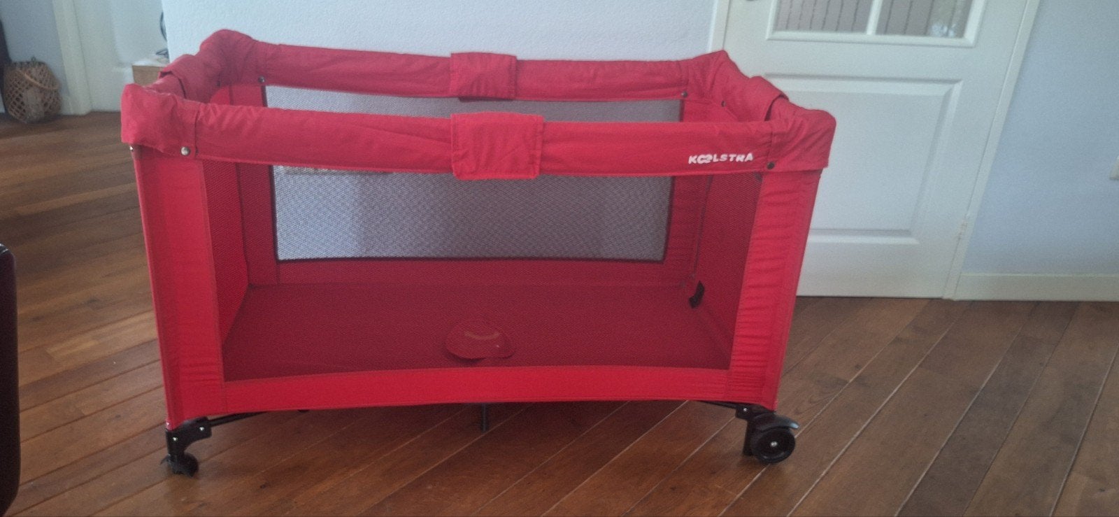 Rood Koelstra campingbedje met matras en klamboe, Ophalen, Gebruikt, 70 tot 85 cm, 140 tot 160 cm