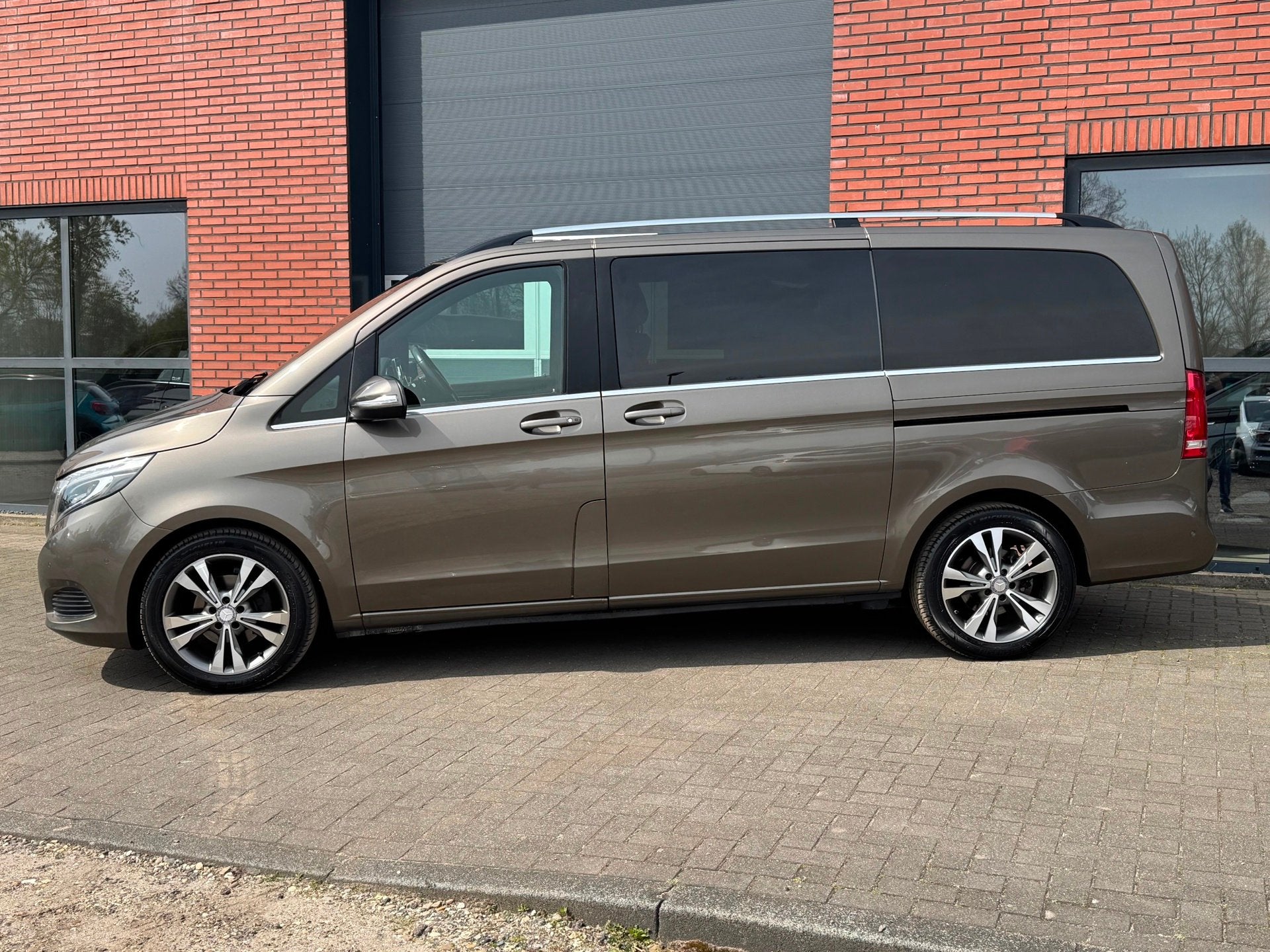 Mercedes-Benz V-klasse 220 CDI Lang DC Avantgarde Burmester, Automaat, Euro 5, Achterwielaandrijving, Gebruikt